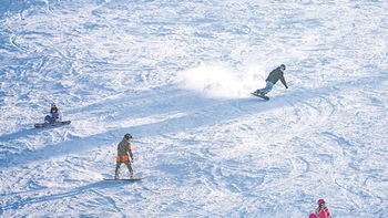 冬天怎么能少得了去滑雪呢