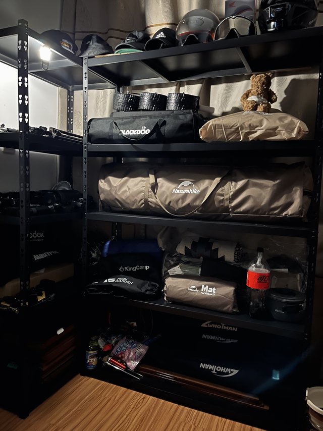 露营用品太多 我在家布置了货架