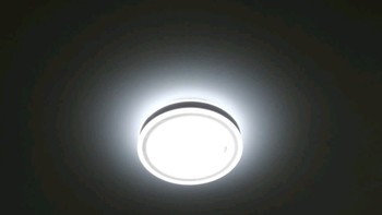 TCL的LED灯具简约又实用，大品牌的质量还是有保障的