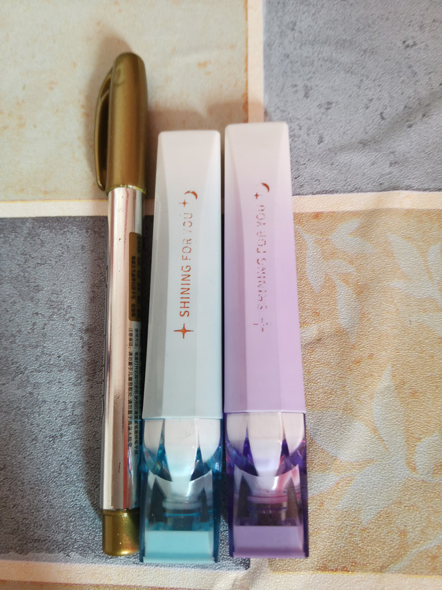 装了一亿吨闪粉的笔