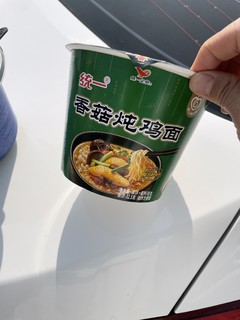 统一香菇炖鸡面味道清淡适口