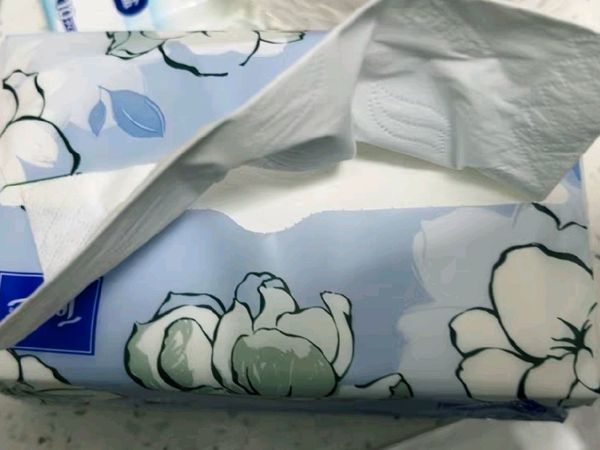 这款纸巾超柔软，鼻子不会擦红肿