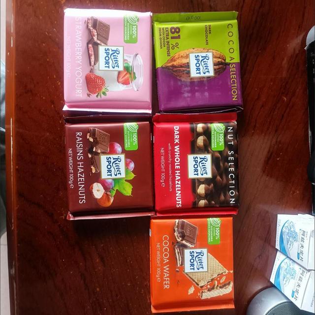 Ritter Sport瑞特斯波德全榛子牛奶夹心巧克力