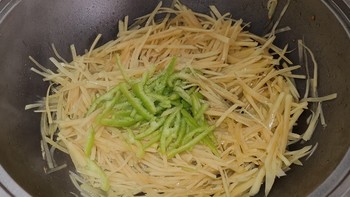 汪东城龙纹鏊同款不粘锅，不仅不是回忆杀，它还是妥妥的实力咖！ 
