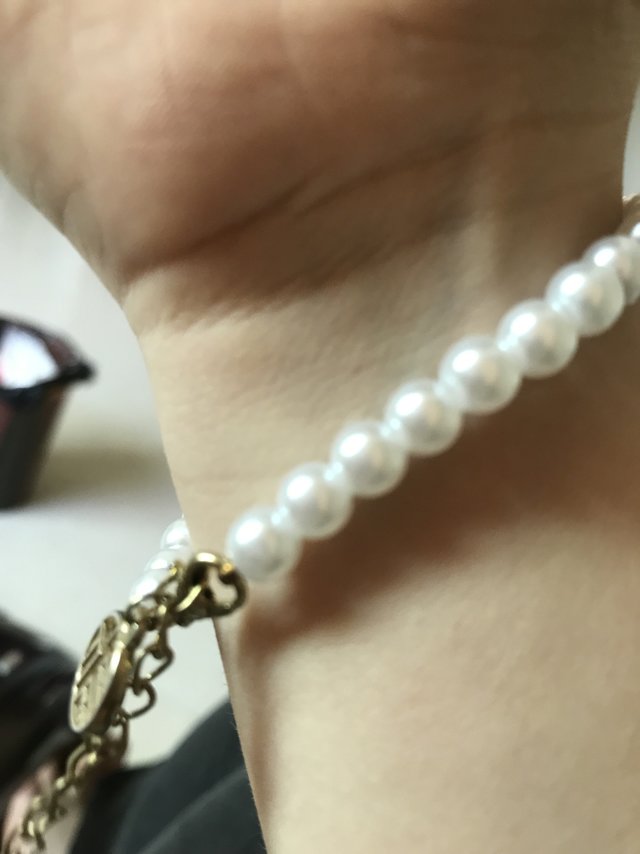 白嫩嫩滑溜溜珍珠项链非常好看