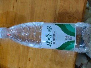 日常喝的娃哈哈矿泉水