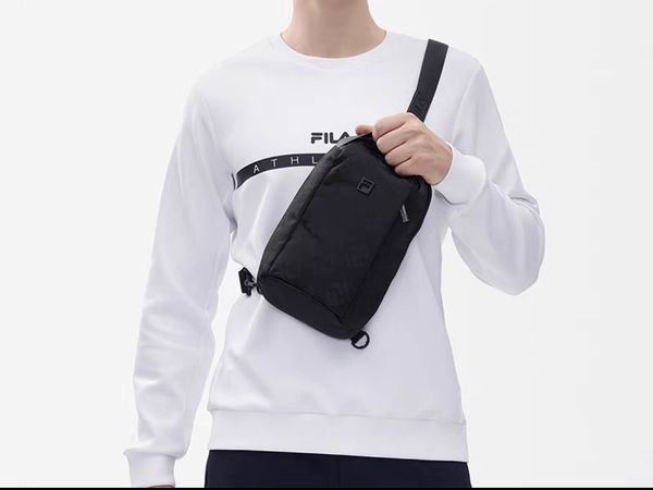 情人节礼物，想送一个挎包给老公，哪个好？