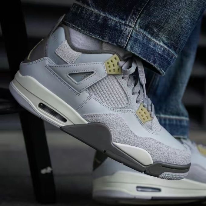 喔呜新鞋aj4灰兔子抢先开箱