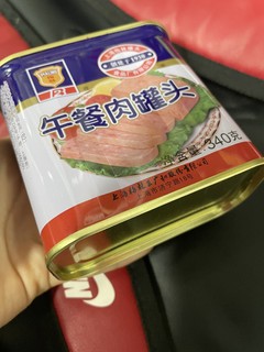 独具必备的午餐肉罐头