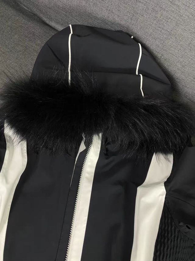 收腰款的滑雪服