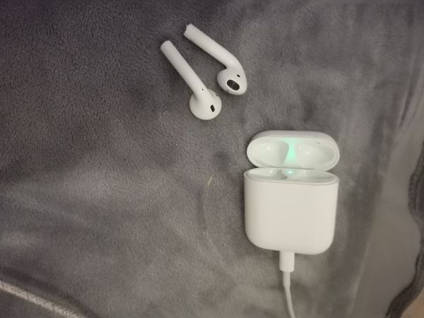 airpods2质量非常好，白净整洁