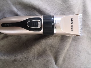 家庭版奥克斯电动理发器