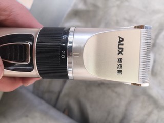 家庭版奥克斯电动理发器