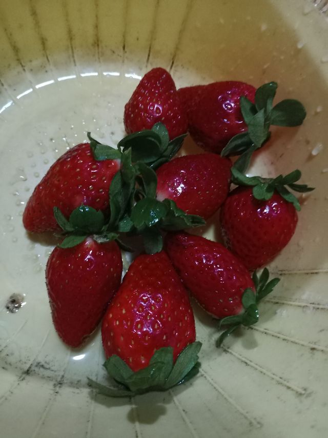 新鲜甜度超高的草莓🍓