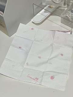 这款草莓印花餐巾纸也太貌美了！