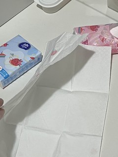 这款草莓印花餐巾纸也太貌美了！