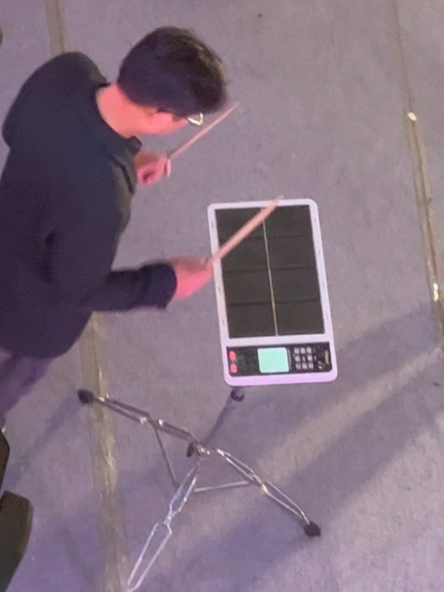 第一次见，电子架子鼓？