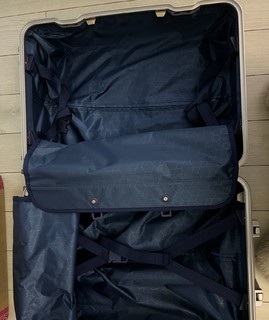开学了，又买了个行李箱。