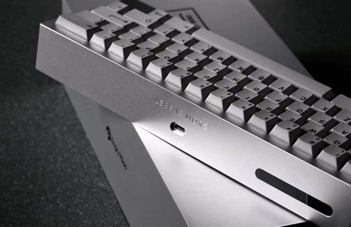 怒喵推出 AM 65 Less 个性机械键盘，前置方向触控设计、可更换前挡板，8段手感可调