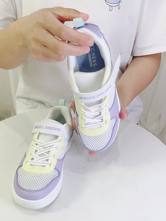 透气又轻薄的儿童运动板鞋