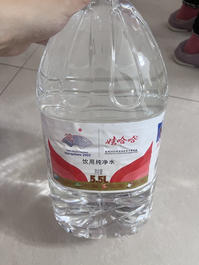 超大容量的娃哈哈纯净水