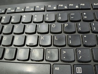 ​超薄的联想键盘，实惠的办公装备。