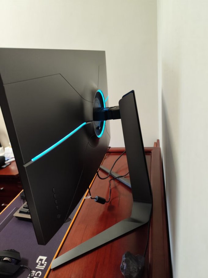 看着舒服尺寸大小:27寸大屏,吃鸡和3a都能打着过瘾thunderobot 雷神