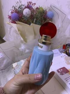MIumiu的这一款。情人节礼物香水。