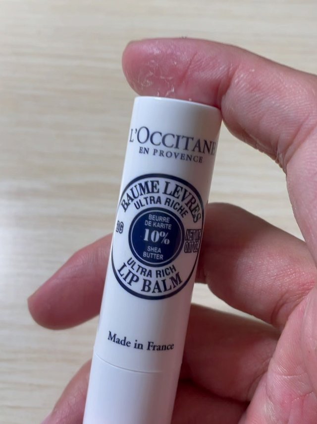 瘦巴巴的老爷们不要用粗糙的嘴唇摩擦情人