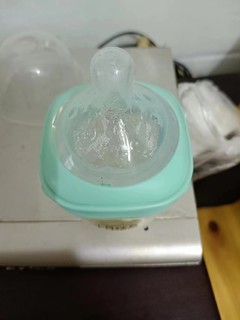 这么小的奶瓶你们见过吗