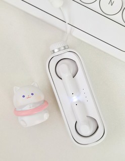 谁能想到这个小胶囊居然是个蓝牙耳机啊