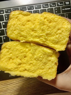 松松软软的桃李蜂蜜蛋黄蛋糕