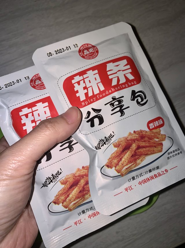 看电视剧嘴馋的时候就来炫辣条吧！