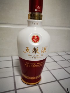 和朋友小酌之五粮液红白瓶1618