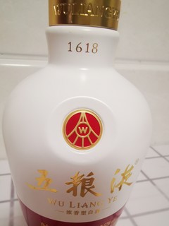 和朋友小酌之五粮液红白瓶1618