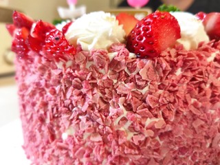 情人节，一起吃个红红的蛋糕可好？