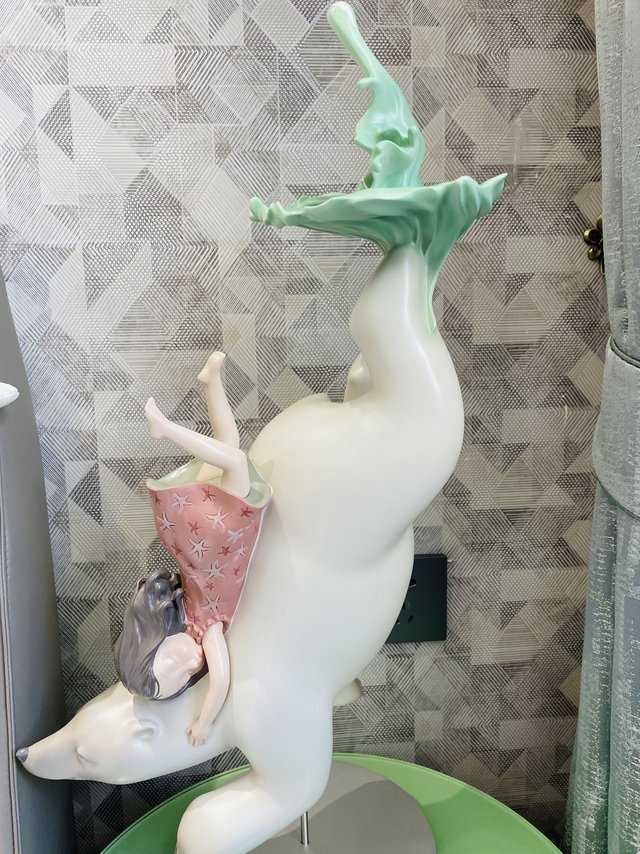 超级喜欢的一个大白熊摆件！