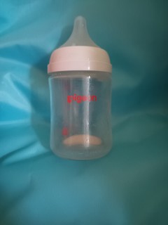 宝宝出生必用奶瓶