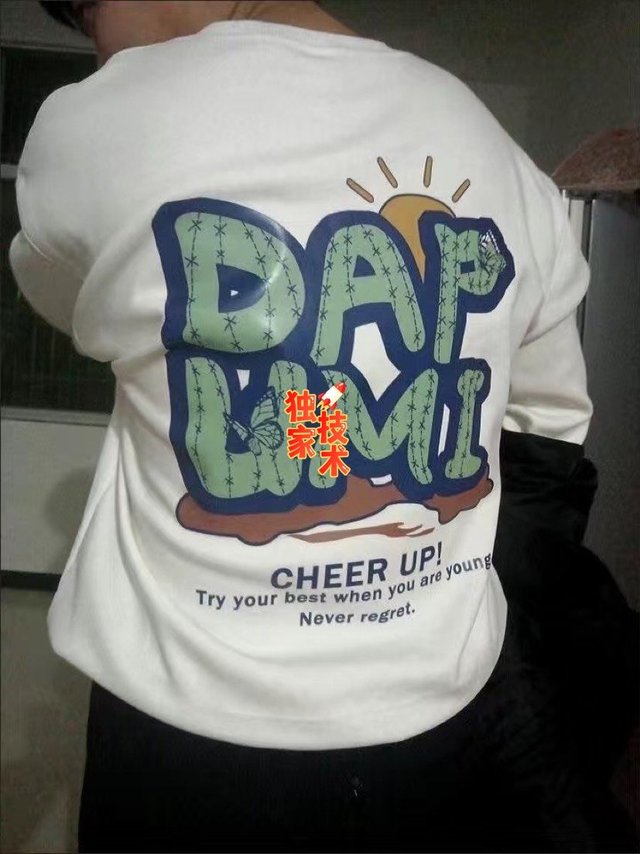 森马旗下宽松圆领卫衣