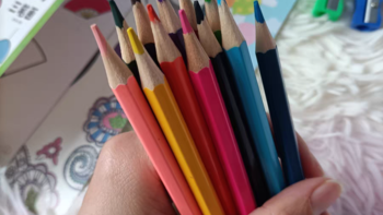 彩色铅笔很实用，涂的颜色自然