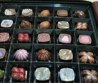 魔吻（AMOVO）巧克力情人节礼盒比利时进口