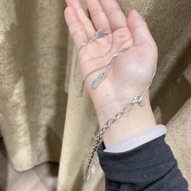 可以很酷又可以很休闲的项链。