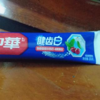 用了一年的中华健齿白牙膏