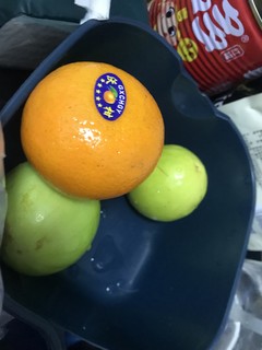 黄澄澄的多汁美味的橙子哦！