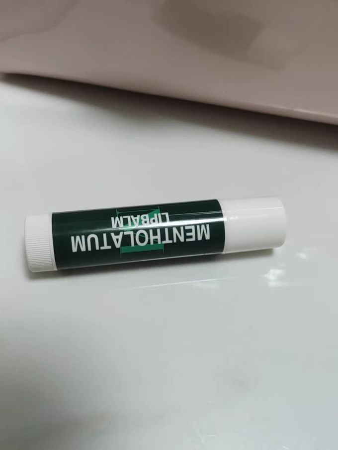 唇膏本(唇膏的英文)