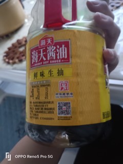 采用大瓶包装的海天酱油