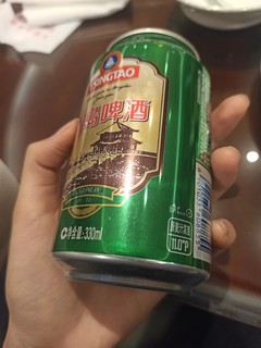 ​聚餐就喝青岛啤酒嘎嘎好喝