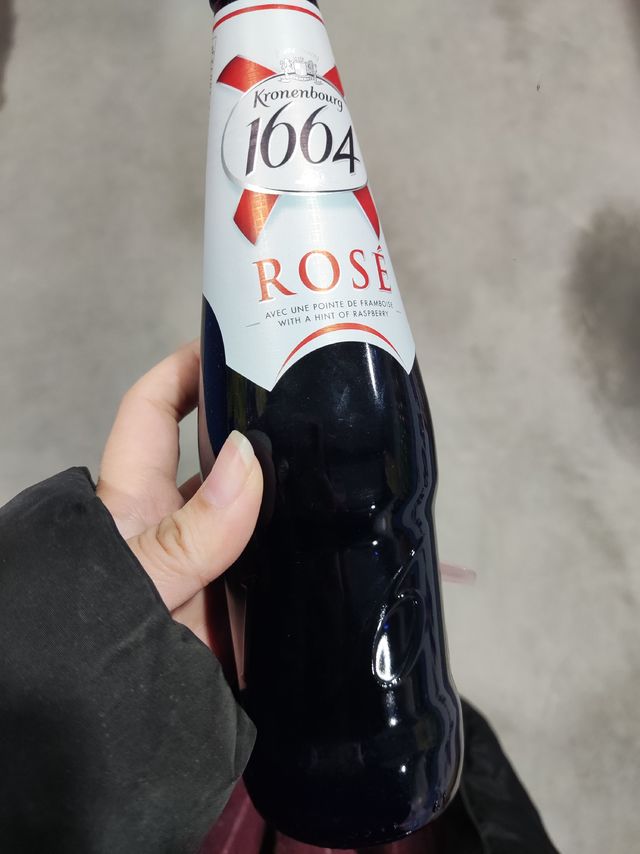 1664啤酒确实经典呢