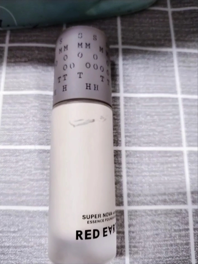 挖到一款养肤粉底液！