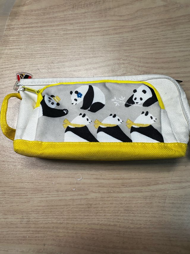 开学季，女儿新买的熊猫笔袋！